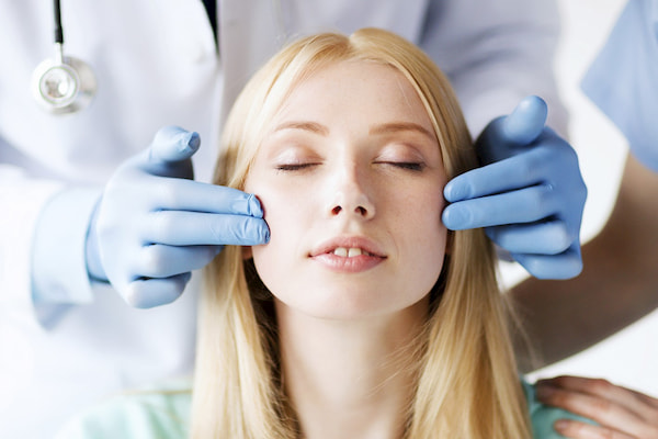 تزریق ژل مایع بهتر است یا جراحی پلاستیک؟