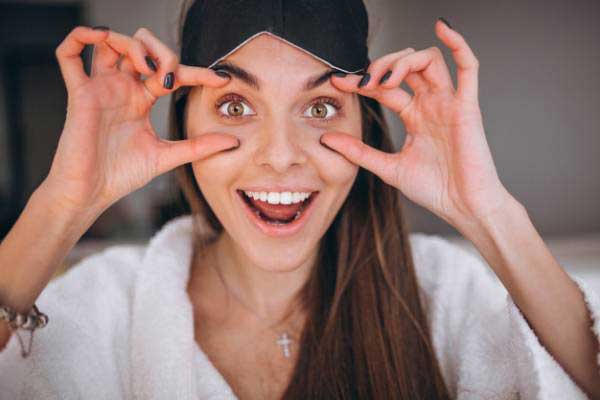 بهترین کرم دور چشم برای هر سنی