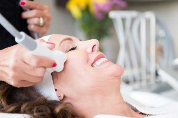 سفت کردن پوست صورت و گردن با ونوس فریز