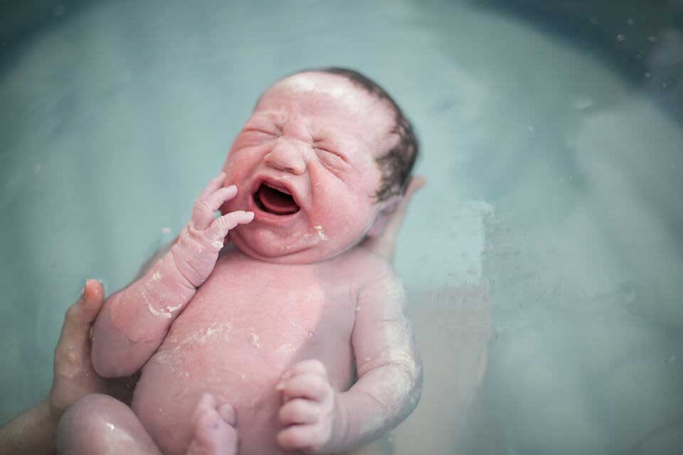 روش های زایمان طبیعی در آب
