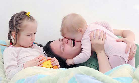 چطور حسادت فرزند بزرگتر را کنترل کنیم؟