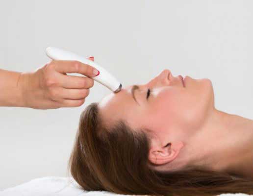  نحوه انجام و فواید میکرودرم ابریژن در خانه