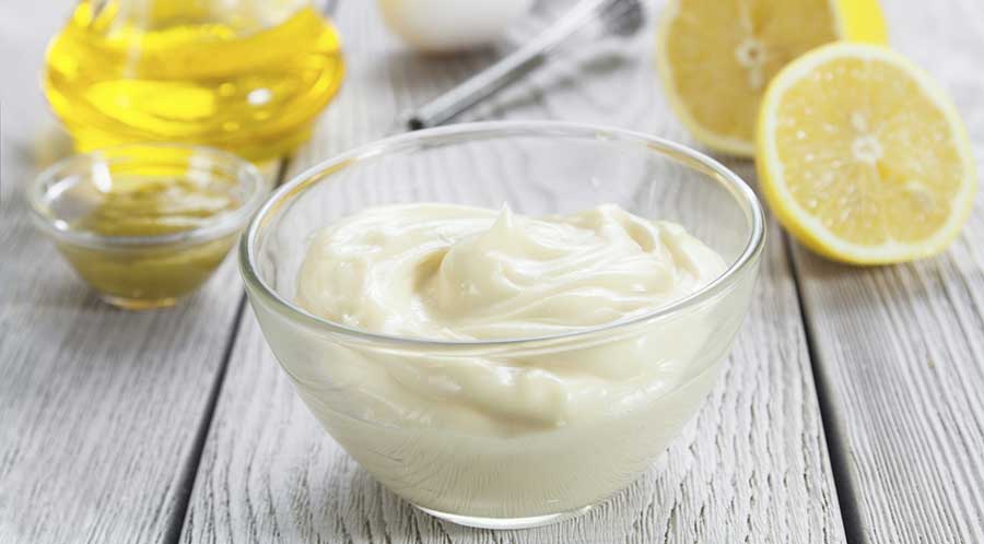طرز تهیه 6 ماسک خانگی آبرسان مو