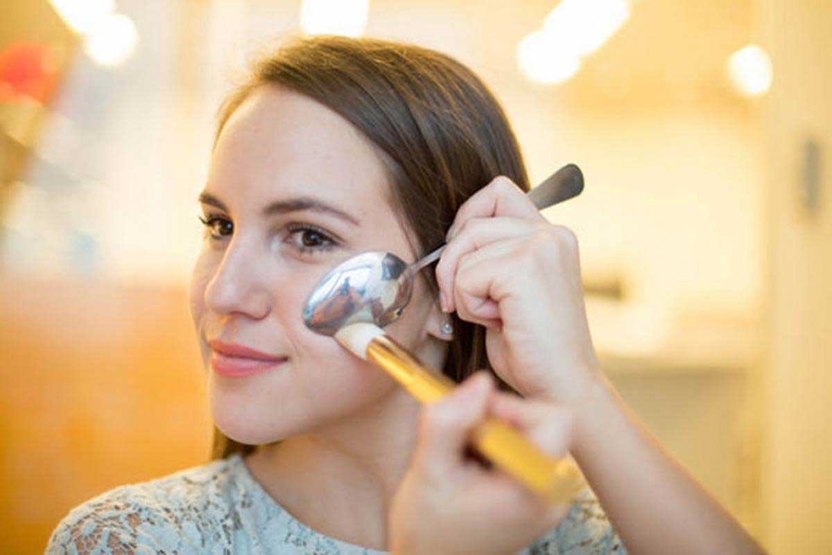 چگونه با قاشق آرایش کنیم چگونه با قاشق آرایش کنیم