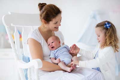 با حسادت فرزند بزرگتر چه کنیم؟