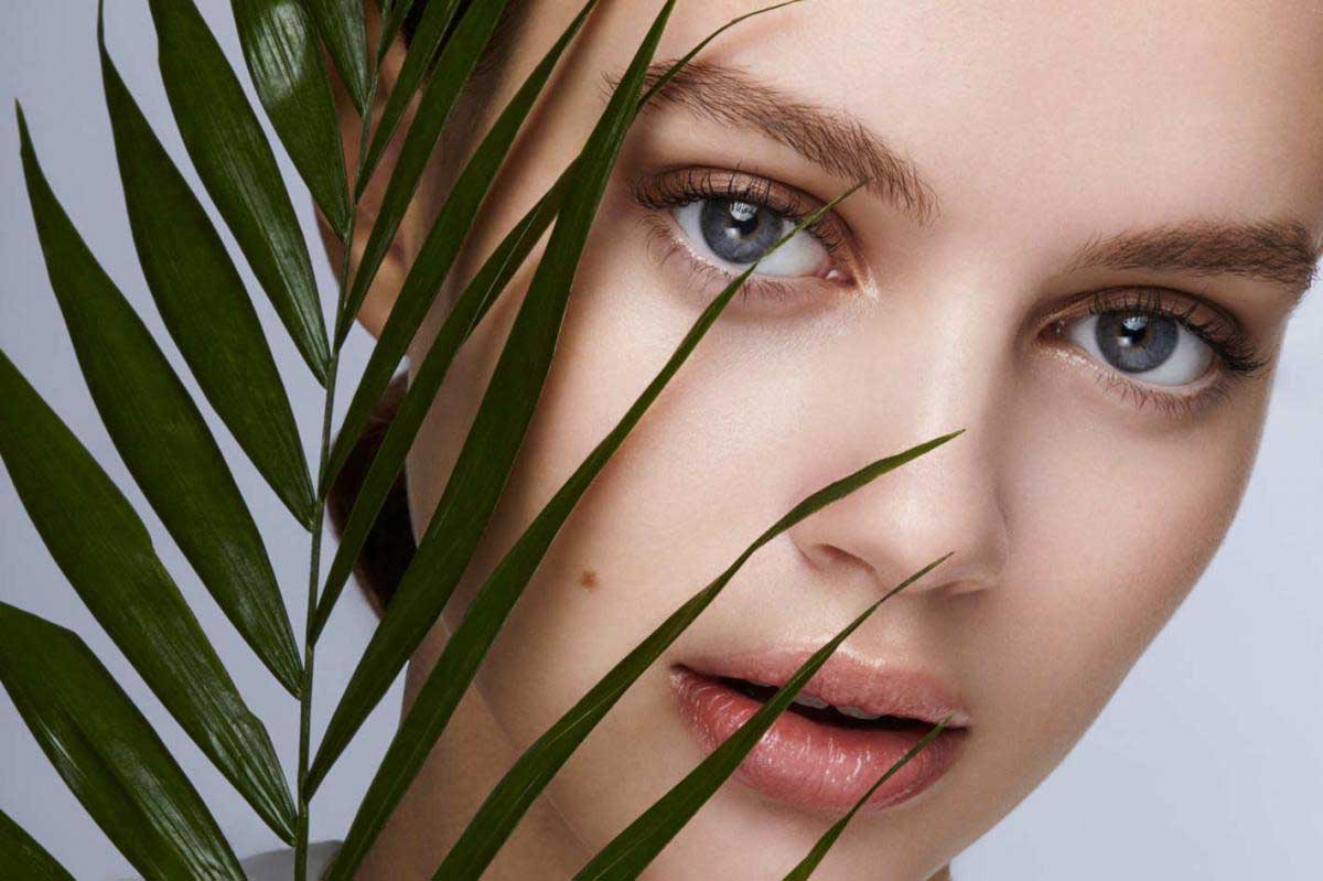 10 ترفند طبیعی برای زیباتر شدن خانم ها